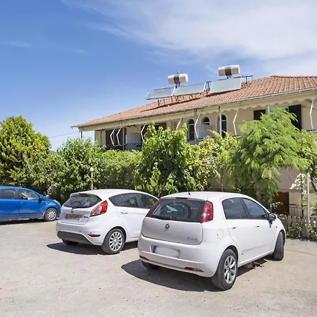 Апартаменты Tasoula With Mountain View Никиана